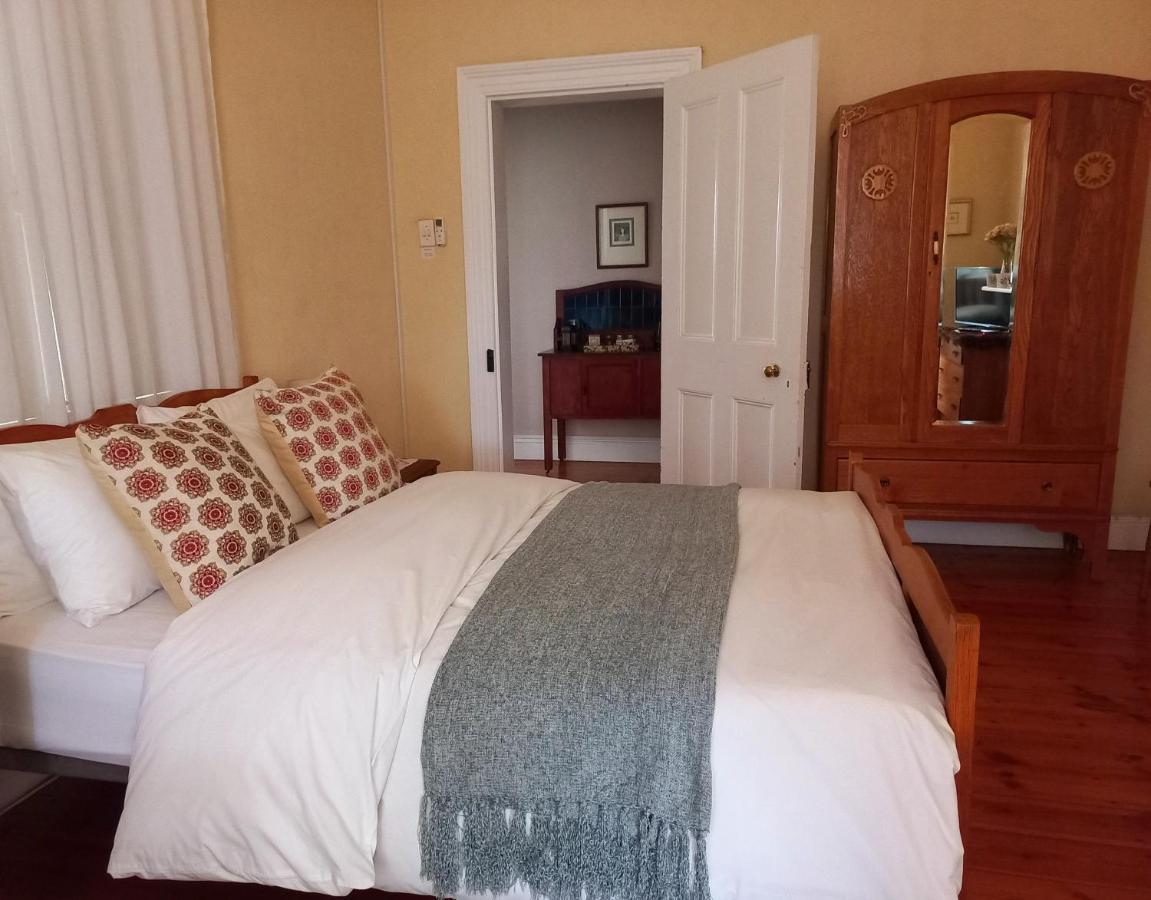 La Rochelle Hotel Wellington Room photo